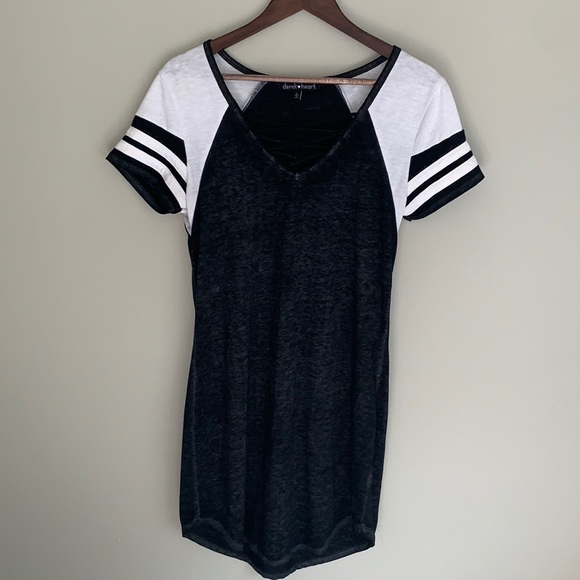 Loose “Baseball T” style dress w/ crossed neck - Picture 1 of 12